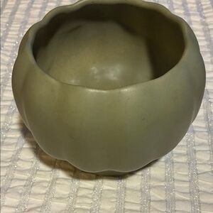 Vintage Gilmer Potteries Green Ceramic Bowl Made in USA.
